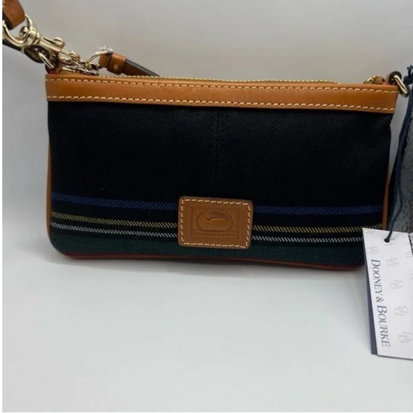 Dooney and Bourke wristlet - black - Picture 6 of 6